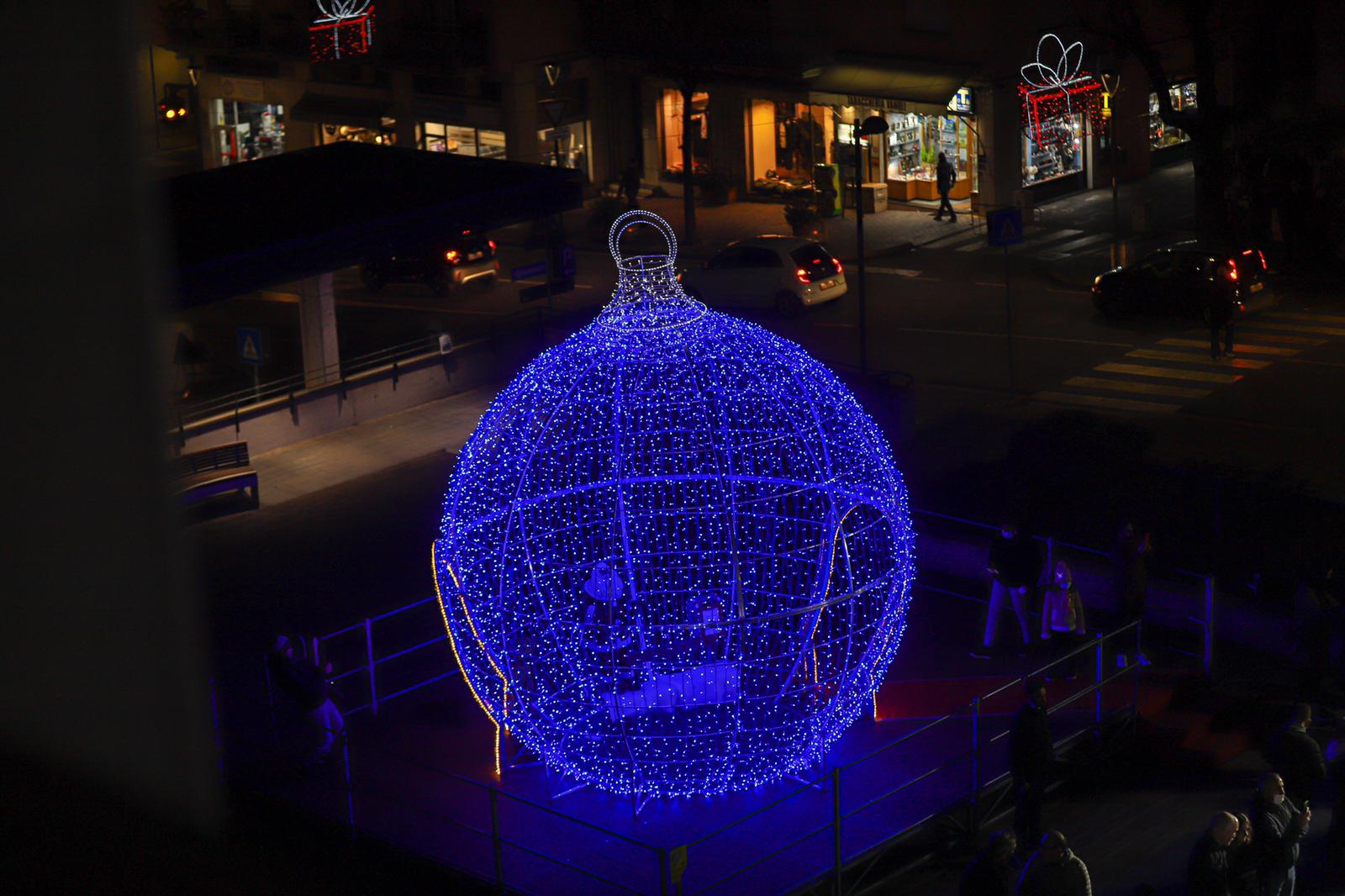 il-natale-accende-calolzio-luminarie