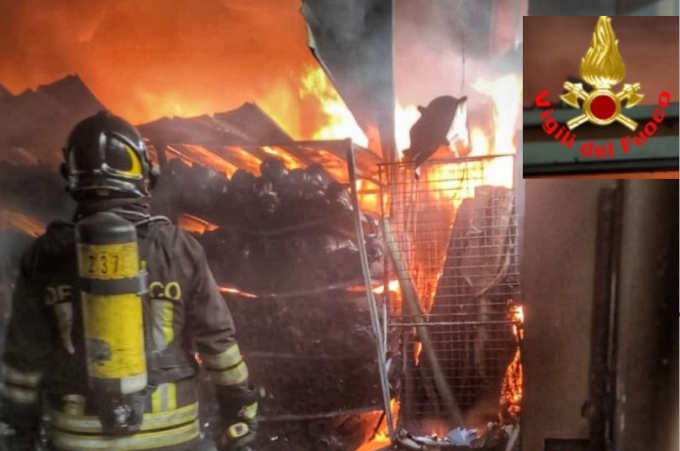 Maxi incendio in azienda tessile: colonna di fumo visibile da chilometri