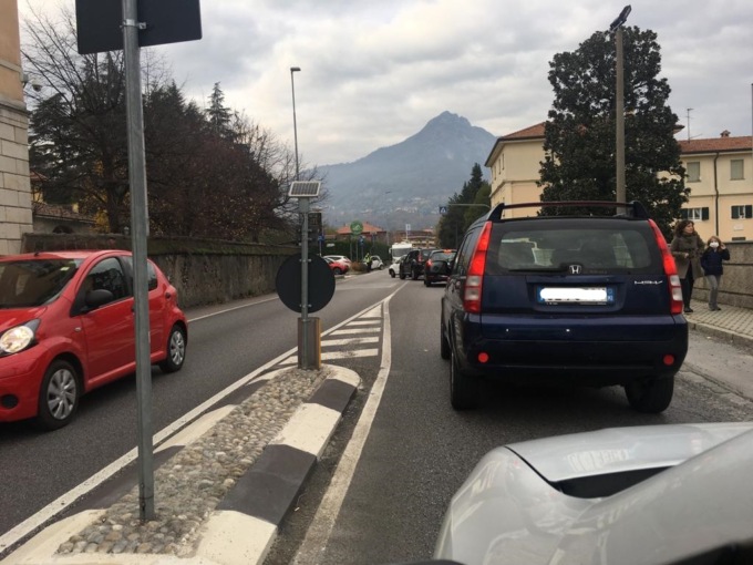 traffico-rallentato-lungo-la-via-statale-garlate-lc