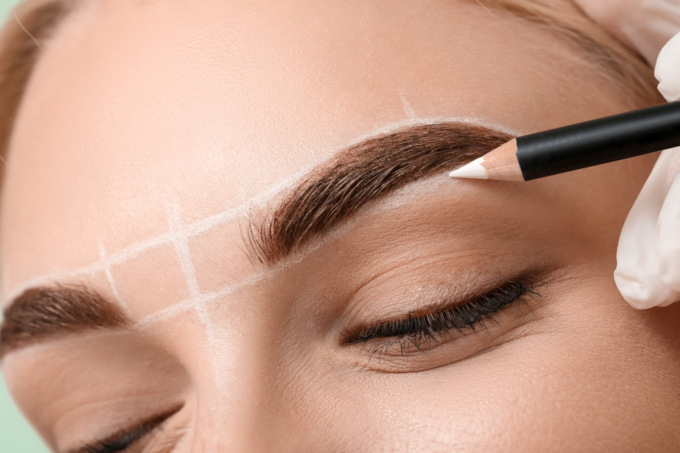 Sopracciglia adeguate per un make up perfetto