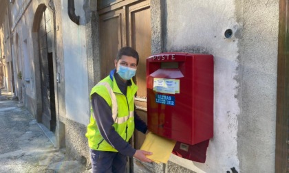 Spedite migliaia di letterine a Babbo Natale. La dolce testimonianza di un postino lecchese