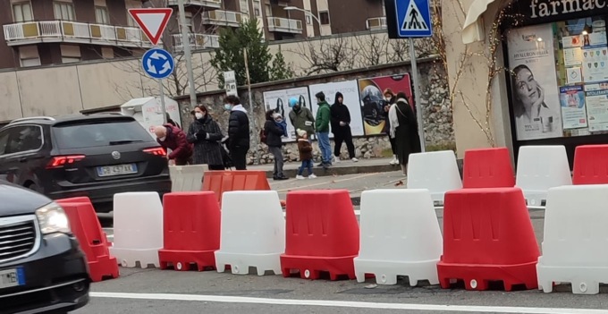 Corsa all’ultimo regalo? No ai tamponi! Tutti esauriti nelle farmacie lecchesi