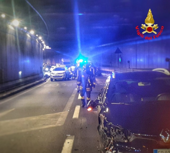 Schianto nell’attraversamento di Lecco, traffico in tilt