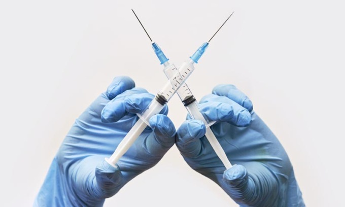 Cerca di farsi fare una vaccinazione falsa, arrestato in Valtellina