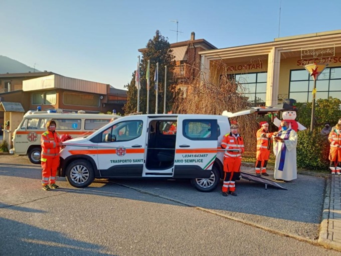 volontari-di-calolziocorte-festa-di-natale-2021-inaugurato-un-nuovo-mezzo-attrezzato-per-disabili