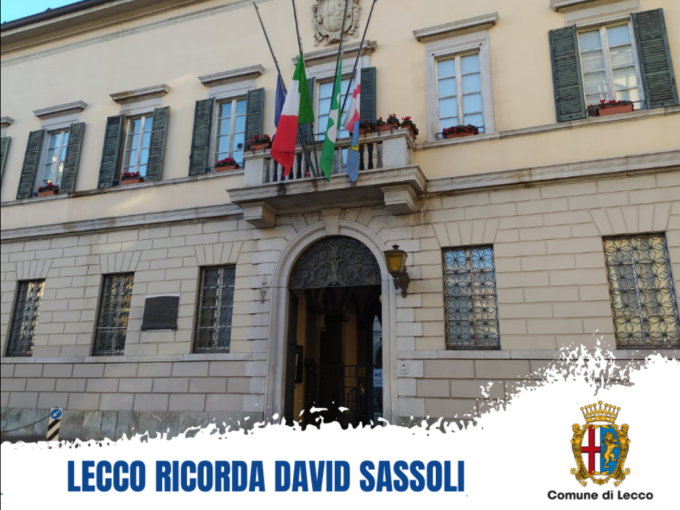 Bandiere a mezz’asta a Palazzo Bovara per l’addio a David Sassoli