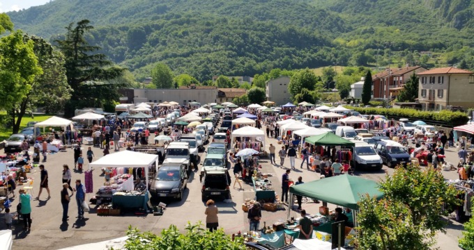 Valmadrera, domani torna il Mercatino delle Pulci