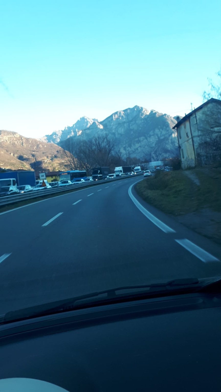 Incidente in Statale 36: mattinata di lunghe code - Prima Lecco