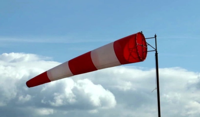 Vento forte: scatta l’allerta meteo a Lecco, raffiche fino a 80km/h