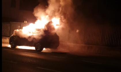 Auto a fuoco sulla Provinciale