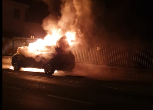 Auto a fuoco sulla Provinciale