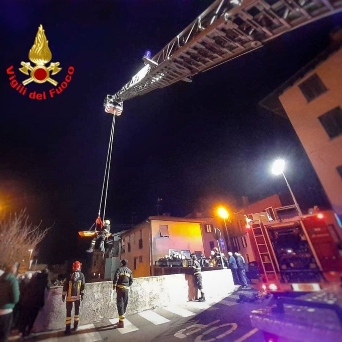 mandello-soccorso-ragazzo-precipitato