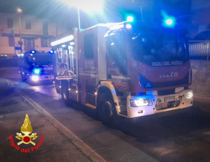 Incendio a sala al Barro, due persone intossicate
