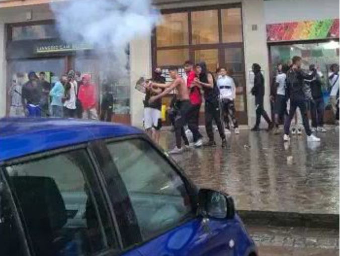 Rapper arrestato per rapina: aveva girato video insieme a Baby Gang