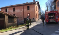 Cascina a fuoco in centro Sabbione