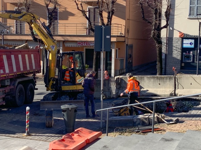 Strada a rischio crollo: scatta l’ordinanza del Comune per chiudere una carreggiata