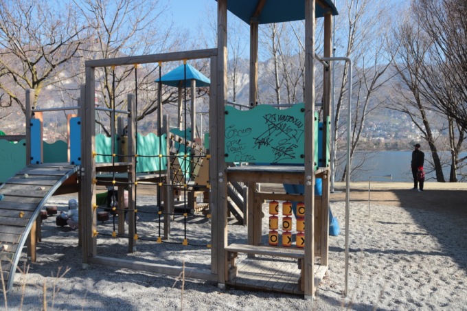 Nuovo lungolago nel mirino dei vandali: rabbia e indignazione