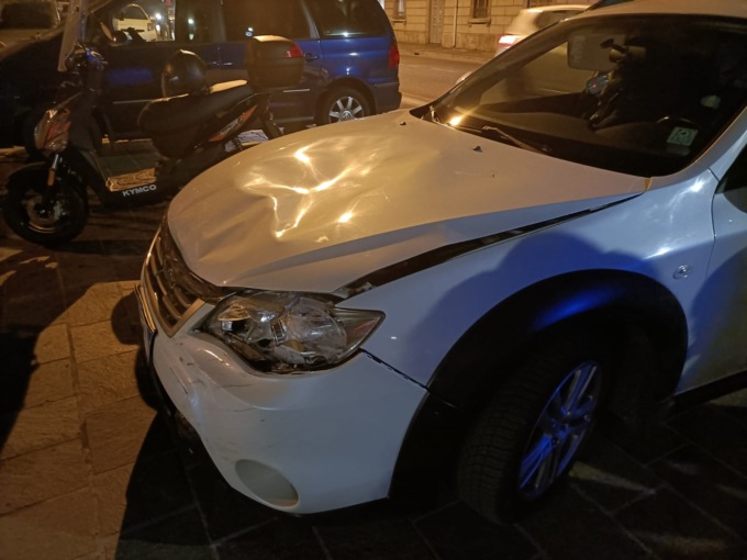 Schianto auto moto: 18enne in ospedale in condizioni serie