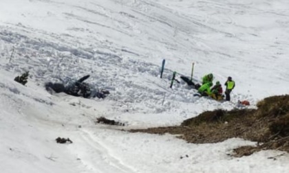 Motoslitta si ribalta e si incendia: muore dentista, grave la moglie