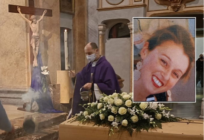 L’addio a Elisa Colombo: “Ha lasciato dietro di sé una scia luminosa”