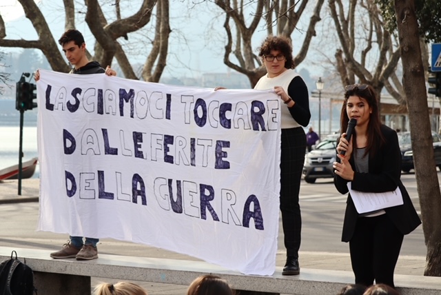 Manifestazione Liceo Leopardi 1