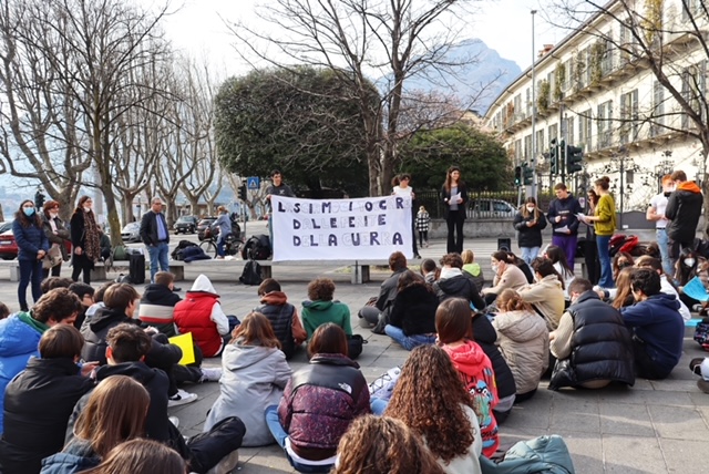 Manifestazione Liceo Leopardi 3
