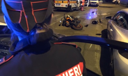 Si schianta in moto e insulta i carabinieri perché non sono brianzoli