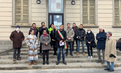 Manifestazione in piazza del Municipio: “Il Comune di Calolziocorte è contro la guerra”