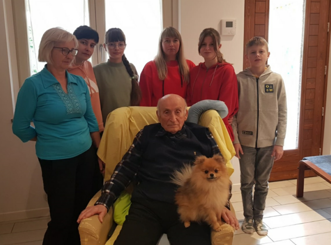Ex sindaco di Garlate a 90 anni ospita la famiglia della badante