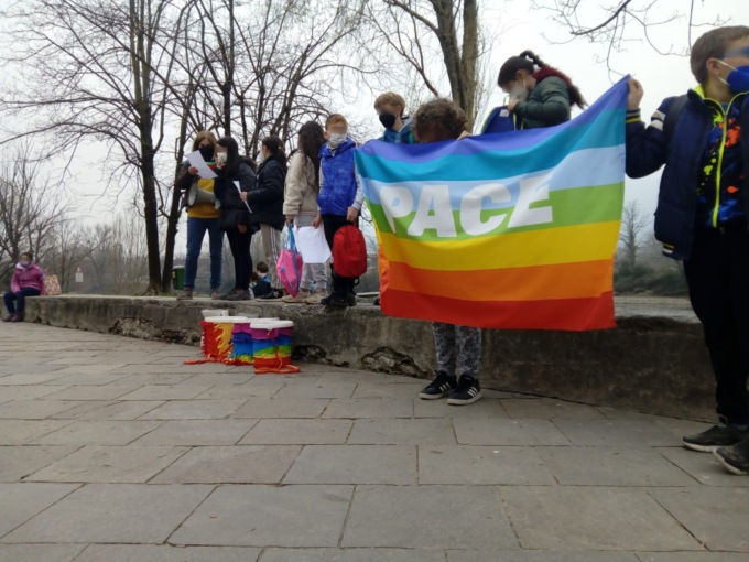 I bimbi urlano a gran voce il loro desiderio di pace