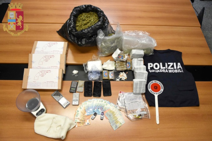 Armi e quasi otto chili droga: in carcere due giovani lecchesi