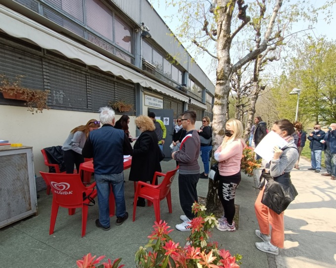 Tutti in bocciofila per il casting del nuovo film di Antonio Albanese, I VIDEO