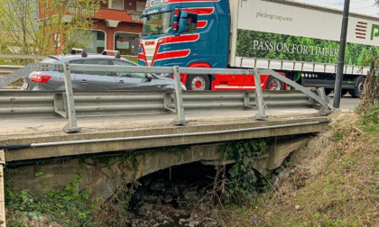 Criticità strutturali del ponte sul Carpine: mezzi pesanti... a passo d'uomo