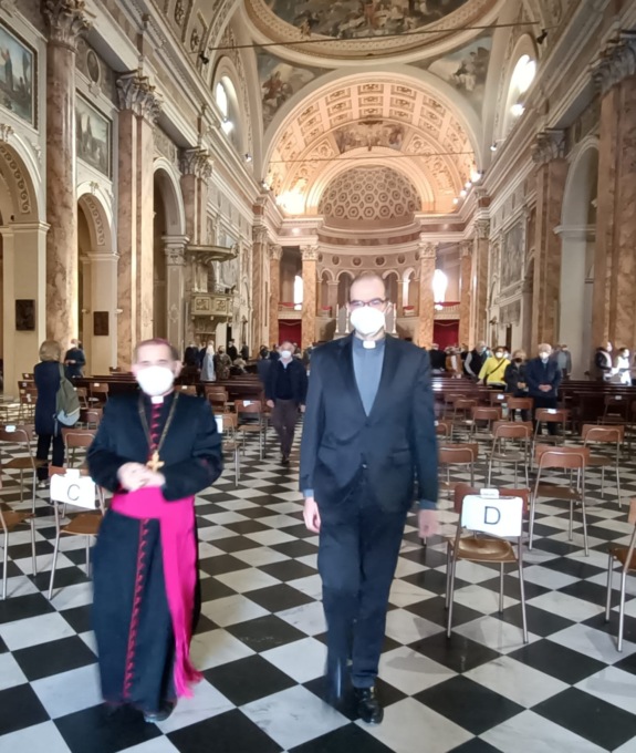 Monsignor Delpini a Lecco per la consegna degli oli benedetti