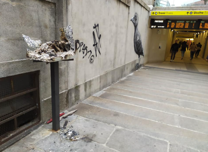 Ancora vandalismi in stazione a Lecco: incendiata la casetta del book crossing