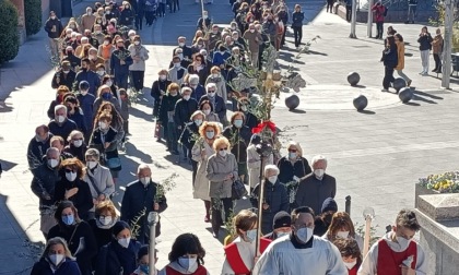 Domenica delle Palme: processione attraverso le piazze per la pace in Ucraina