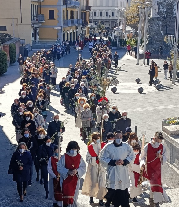 Domenica delle Palme: processione attraverso le piazze per la pace in Ucraina