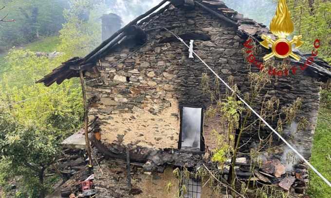 Esplosione e poi l’incendio, un morto