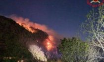Olgiasca, grosso incendio boschivo impegna fino a notte i Vigili del fuoco