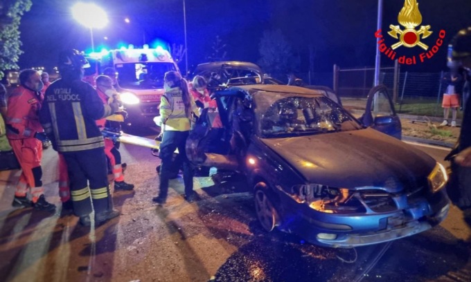 Incidente lungo la Provinciale, cinque giovani feriti