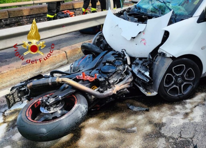 Schianto in moto: morto un 37enne