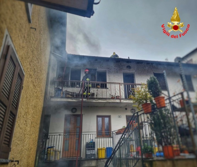 Secondo incendio in casa: 6 squadre di Vigili del fuoco mobilitate