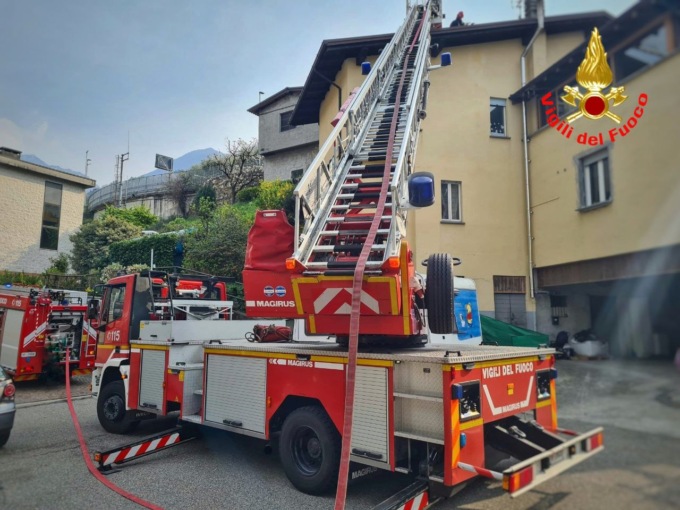 Incendio canna fumaria: intervento dei Vigili del fuoco