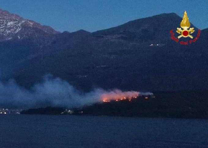 Incendio di Olgiasca: area messa in sicurezza ma allerta massima per il vento