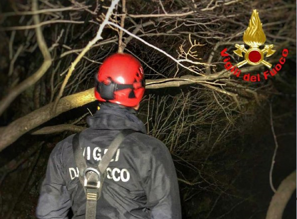 Sorpresi dal temporale si perdono in montagna, salvati nella notte