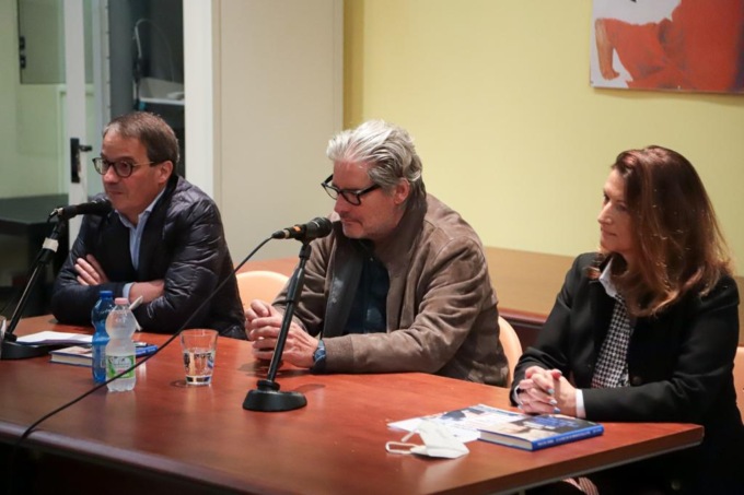 Con Leggermente viaggio di Del Debbio tra Guerra, famiglia, educazione, politica e fede