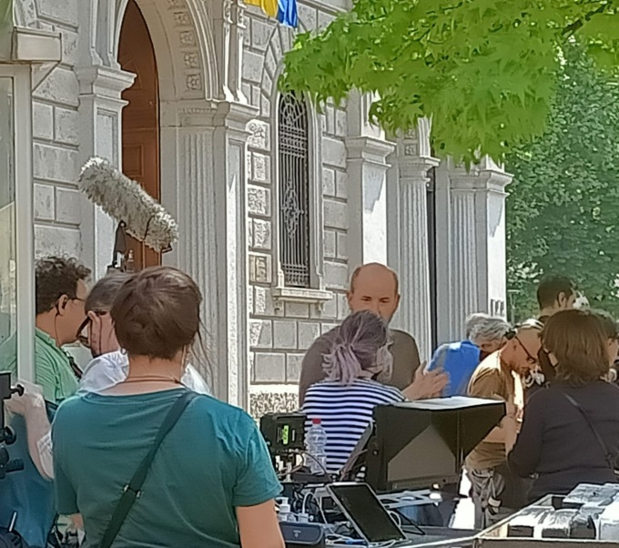 Albanese fa ciak nel “cantùn di ball” di Lecco
