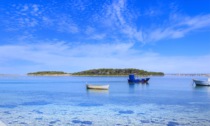 Dal lago al mare: come cambia il turismo delle piccole isole