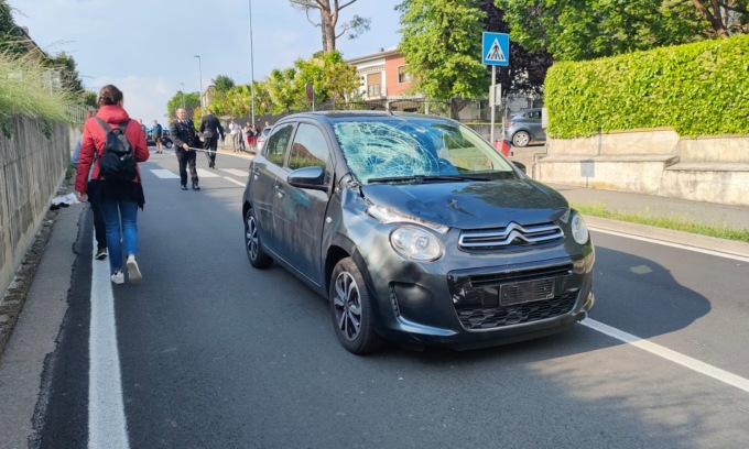 Investita in bicicletta a Usmate: giovane gravissima