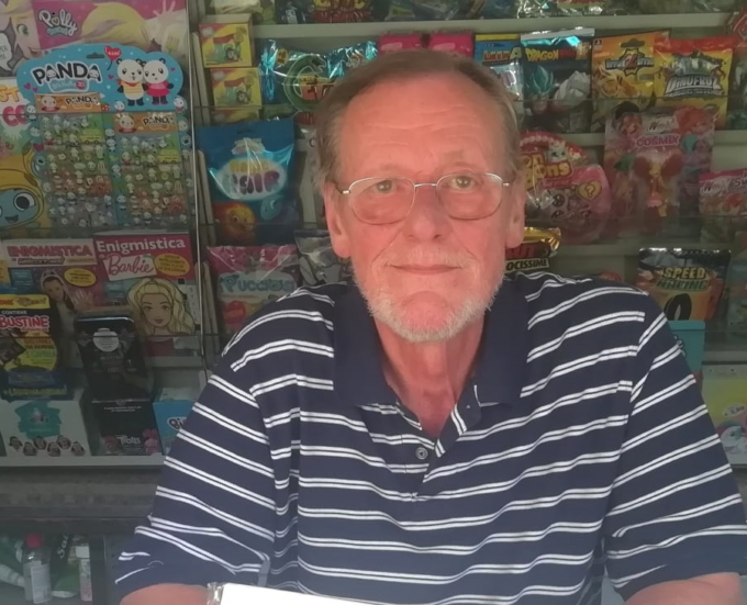 Addio Comi, storico e amato edicolante